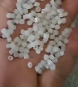 出售尿素桶颗粒，大小白颗粒，花乙颗粒，单色乙颗粒