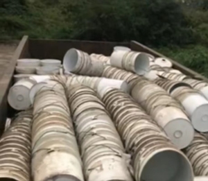 长期大量回收工厂一手货源，PP涂料桶毛料，托盘，周转筐等废料