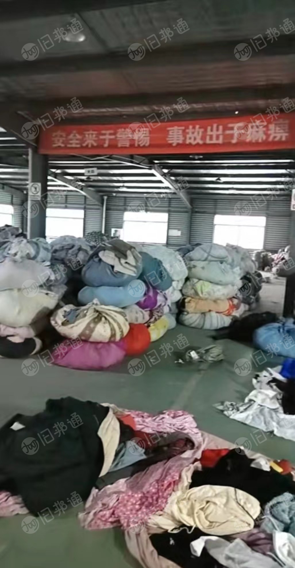 长期回收旧衣服,鞋子,包包,床上用品,毛绒玩具,酒店用品