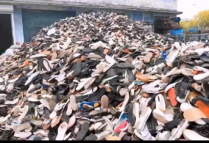 长期大量回收垃圾鞋，垃圾包，雨鞋，拖鞋，鞋帮子，鞋底等，欢迎来电谈