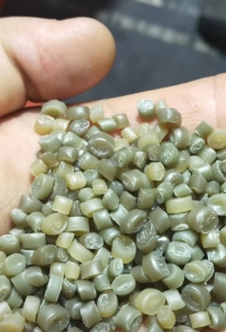 广西南宁出售十几吨低压膜颗粒，可吹膜、拔管