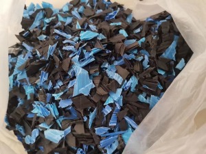 长期出售汽车厂下来的PP空心板破碎料