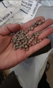 专业生产吹膜级低压颗粒，一级料