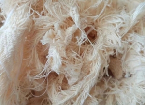 长期供应纺纱原料，纺纱厂下脚料，纯棉纯涤大布等各种布料