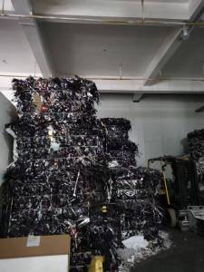 出售黑卡废料，塑料膜占三分一