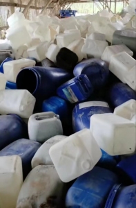 常年回收大小蓝桶毛料，PE托盘毛料，低压周转筐毛料等