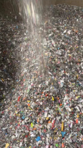 常年回收日杂大小响料、复印机塑料，散货压包料破碎料都可以