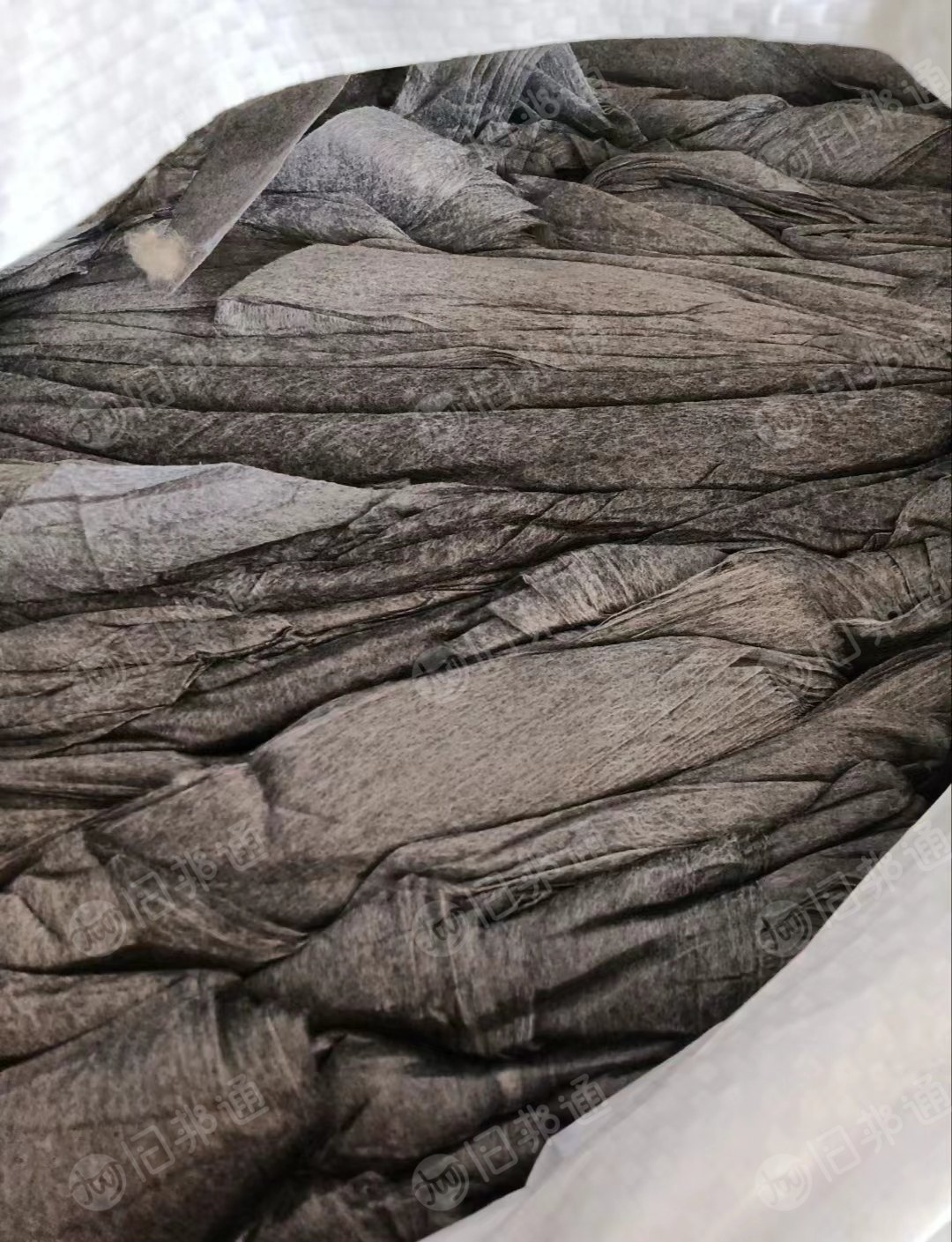 出售水刺无纺布切边料30吨,两种颜色