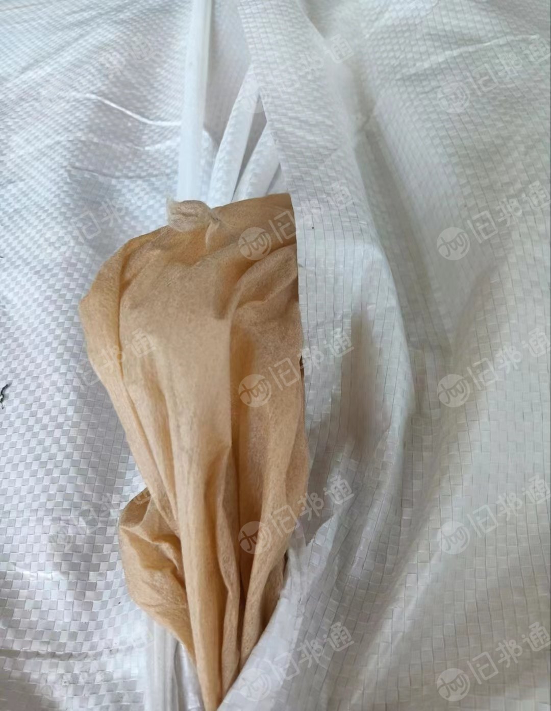 出售水刺无纺布切边料30吨,两种颜色
