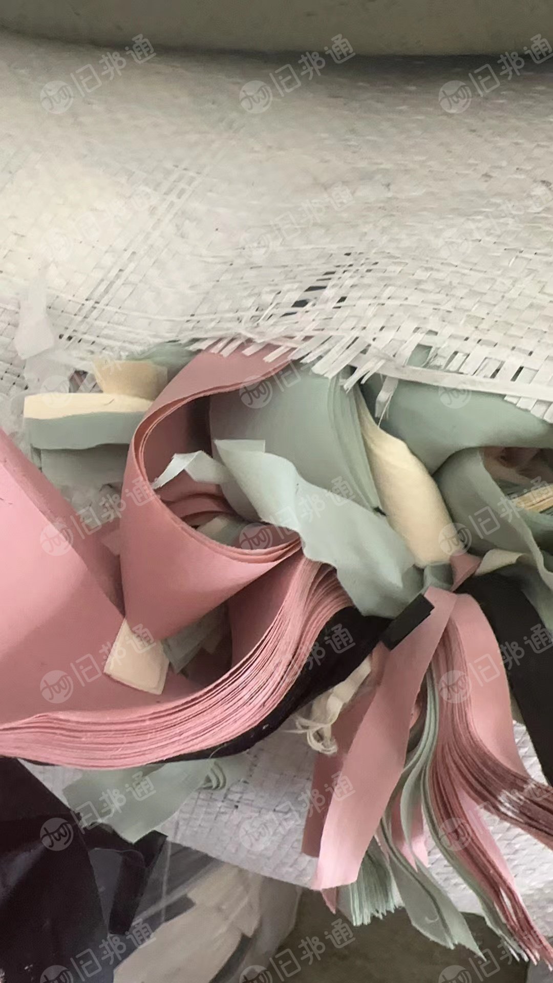 出售风衣里布,尼龙里布,尼龙不带氨纶的,现货几十吨,
