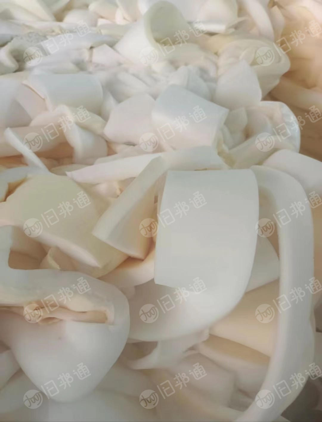 大量出售白色床垫废海绵，需要的联系