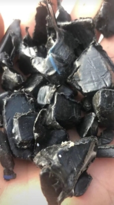 本厂加工破碎HDPE管道破碎料，黄、蓝线管破碎料，路障破碎料，卡框破碎料等