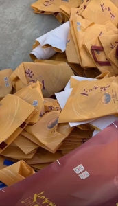 大量回收无纺布手提袋，PP无纺布边角料，造粒用