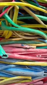 长期大量回收PVC电线皮毛料，彩色线皮