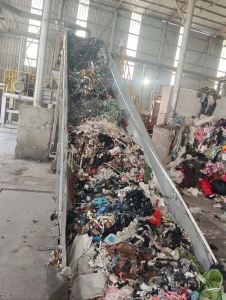 长年大量收购黑料，服装厂边角料，汽车内饰箱包边角料，价格美丽