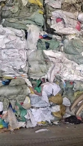 大量收购编织袋毛料，水洗造粒用