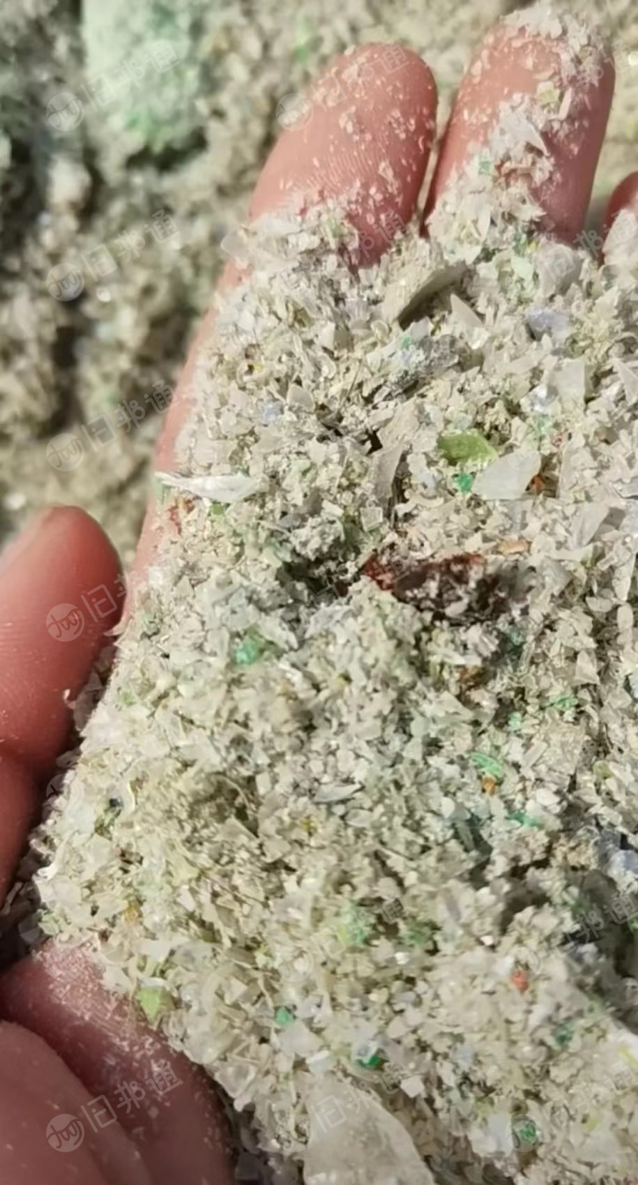 大量出售分离瓶片,瓶屑,风选片里的PVC,胶水料,油漆树脂好用
