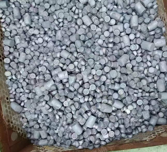 长期出售轴承钢废料,月供100吨