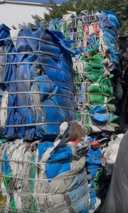 出售大小蓝桶压块