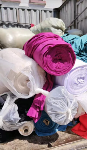 长期出售锦纶、涤纶、纯棉、保暖衣布料，牛奶丝，半棉，光丝，蚕丝，高弹丝等，各种下脚料