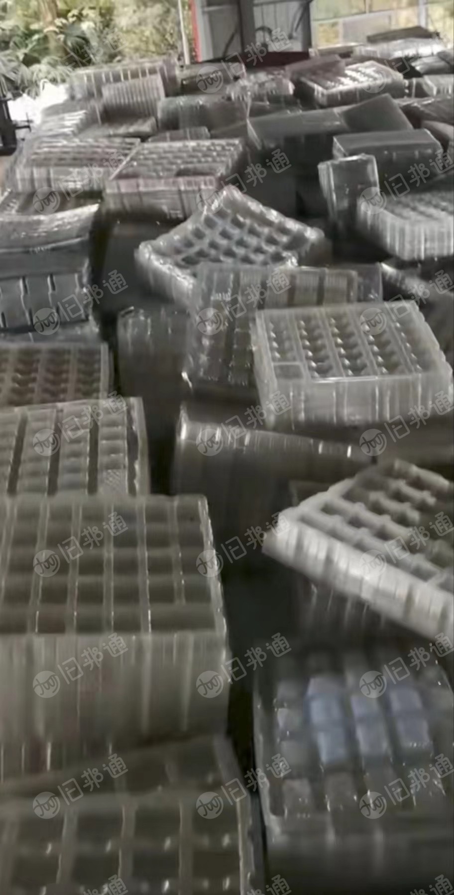 大量回收PET吸塑盒毛料和吸塑片边角料