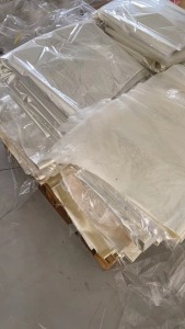 求购透明PET膜，卷筒压包都可以，月需200吨，打泡料用