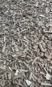 大量收购杂生铁，纺织生铁，社会生铁，大小件生铁，生铁管