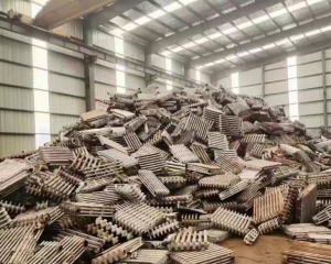 长期回收暖气片，柴油机，机床，球墨管，冷拔管，电机皮