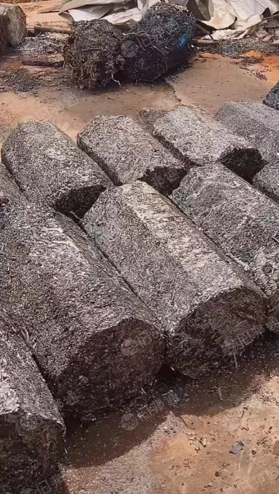 大量出售铁销压块,铁销压饼9.7-9.8铁水,低锰,低碳冷板压块