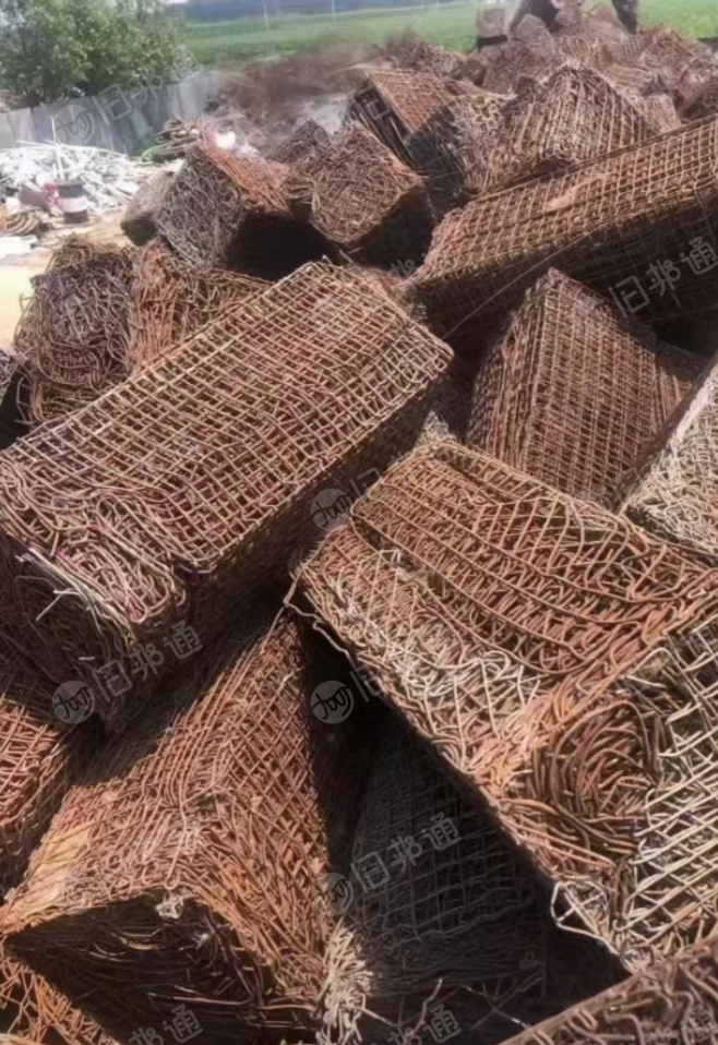 大量回收铁丝压块,拆迁料