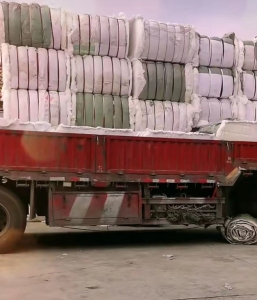 出售白色开花棉，化纤棉，现货13米一车