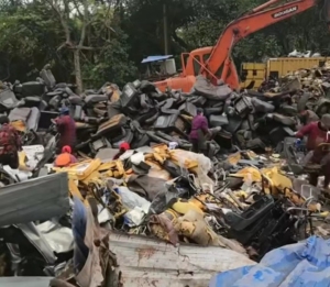 大量回收报废汽车座椅！