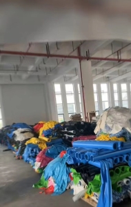 出售各种PVC废料，游艇膜，彩膜，广告布白膜，各种机头料，拉丝布。篷布等