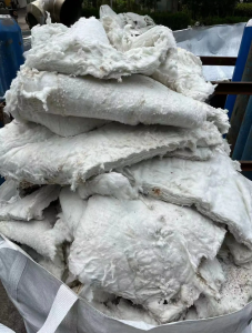 专业大量回收各种废旧保温棉，废旧岩棉，废旧硅酸铝棉。