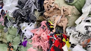 长期回收飞织鞋面涤纶布废料