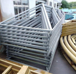 常年回收各种废铁，工业废铁，各种边角料，模具，生铁