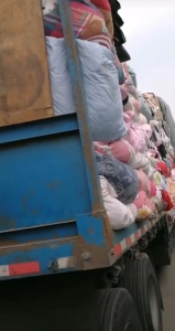 旧衣服分拣厂出售旧羽绒服，二手羽绒服