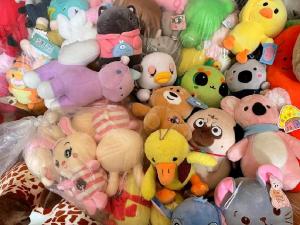 长期出售毛绒玩具库存，外贸尾单，各尺寸四面弹皮壳