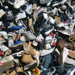 长期大量回收，国际鞋，国际包，大码鞋，精品包，