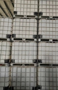 长期求购大小蓝桶毛料，蓝桶压块、切片，吨桶废料