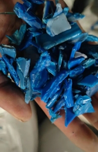 长期出售大蓝桶破碎料，小蓝桶破碎料，原生再生都有