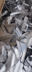 出售铝合金门窗料，长条料，边角料