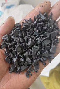 常年出售韩国进口的纯PP托盘破碎料，比重轻，韧性好，可直接上机