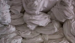 出售牛奶丝100多匹，需要的老板联系！