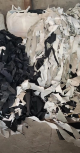 大量回收各种汽车内饰布条边角料，无纺布等