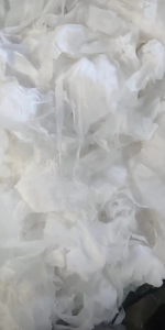 高价收购丙膜，无纺布边角料，编织袋边角料，防护服边角料，熔喷布，料机头料