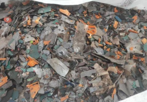 长期出售abs混色电瓶壳毛料，每月一千吨