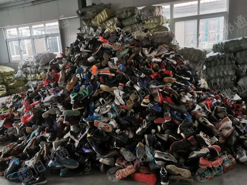 出售菲律宾混合鞋，旧鞋，大码鞋，月供8条柜，干净成色好，码数大