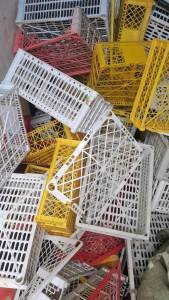 长期供应各色水果筐破碎料，月供百吨，可直接上机造粒、打框