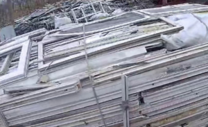 大量出售PVC塑钢废料